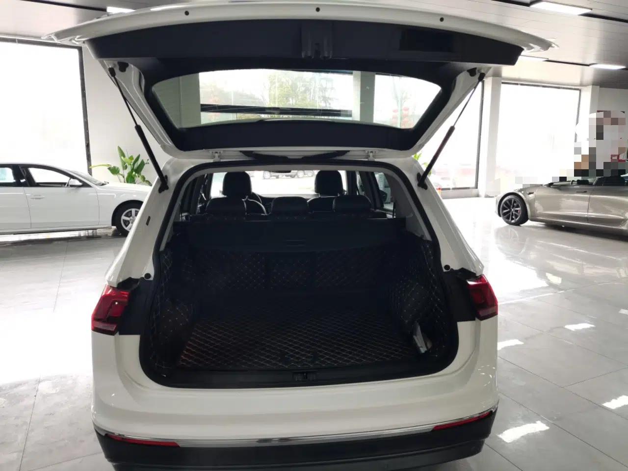 Volkswagen Tiguan L 2018 330TSI Automatic Two-Wheel Drive Luxury Edition — миниатюра 22
