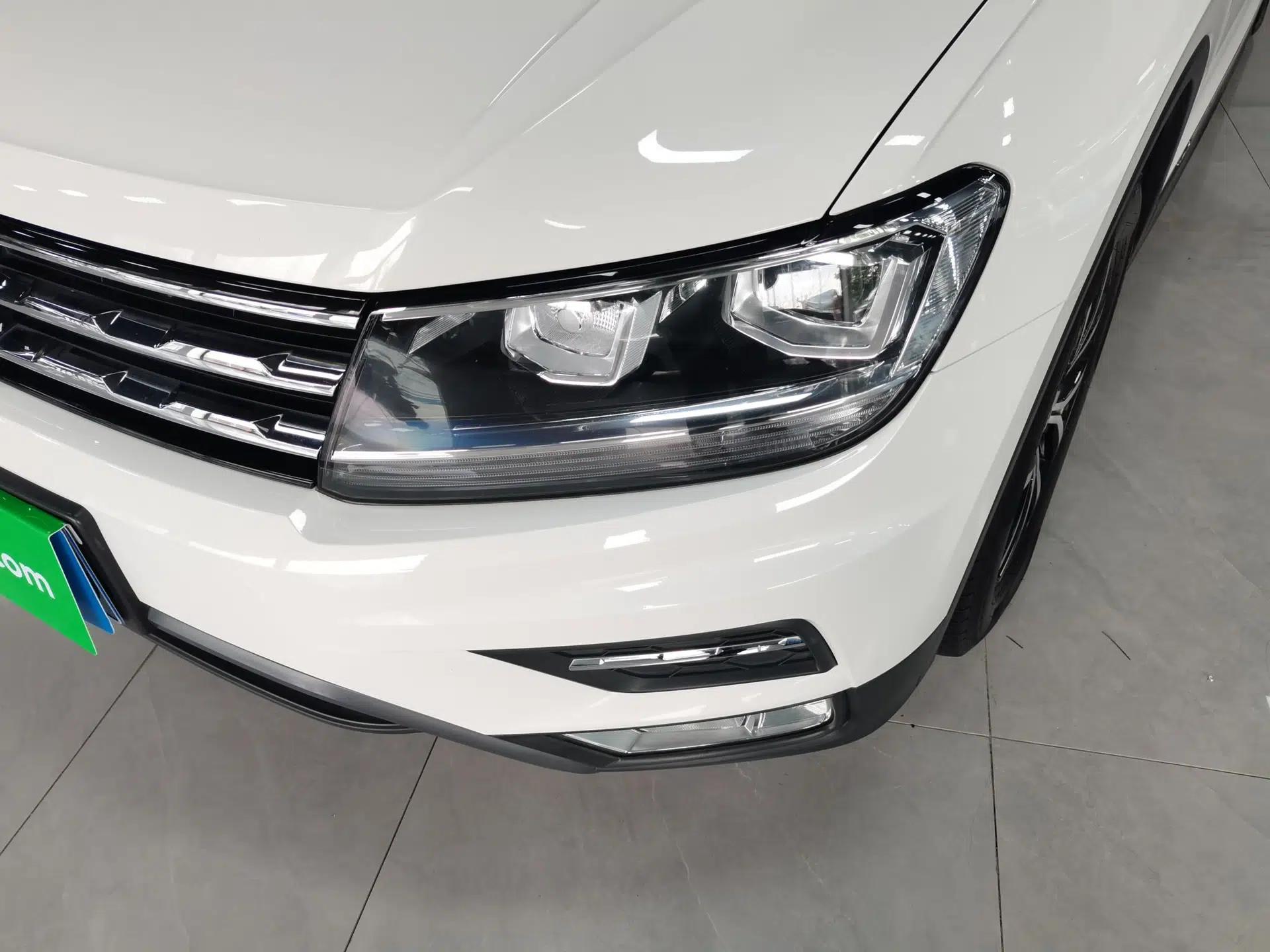 Volkswagen Tiguan L 2018 330TSI Automatic Two-Wheel Drive Luxury Edition — миниатюра 6