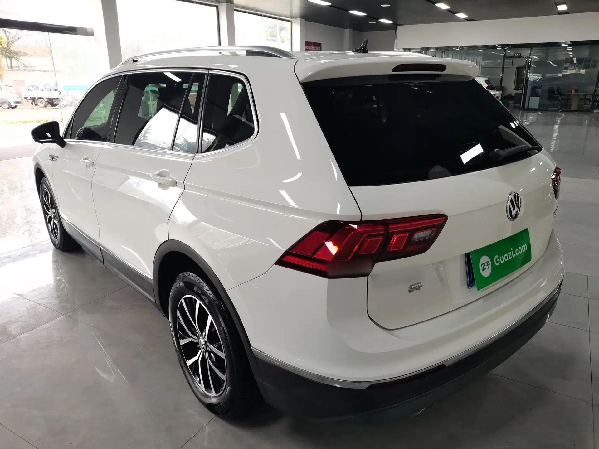Volkswagen Tiguan L 2018 330TSI Automatic Two-Wheel Drive Luxury Edition — миниатюра 8