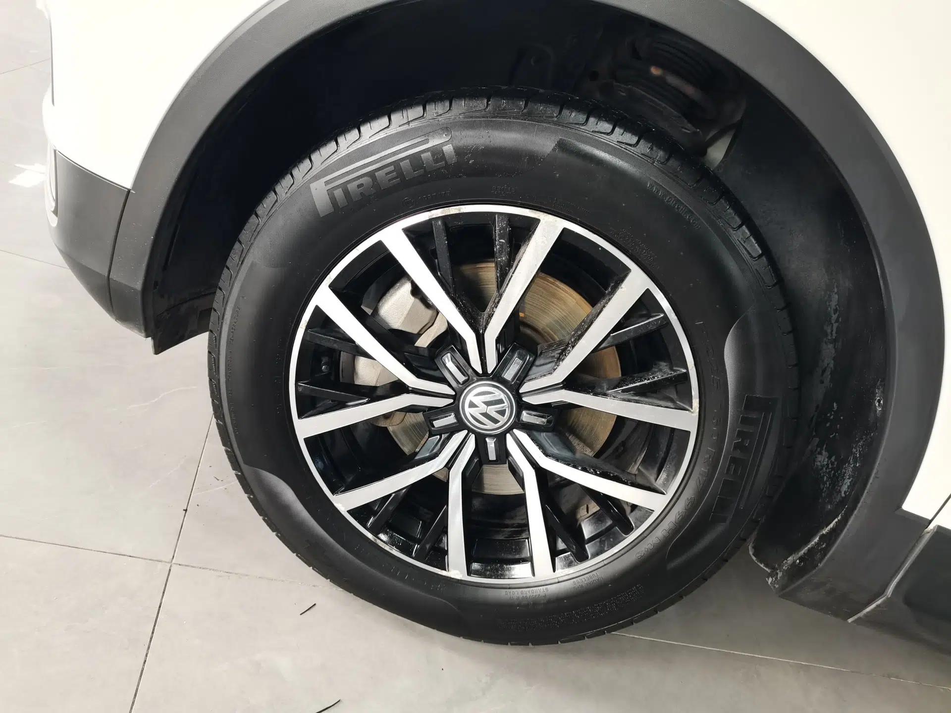 Volkswagen Tiguan L 2018 330TSI Automatic Two-Wheel Drive Luxury Edition — миниатюра 10
