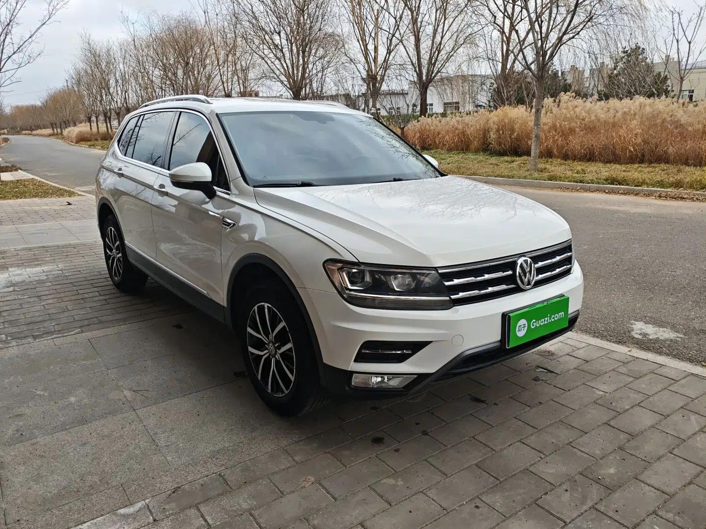 Volkswagen Tiguan L 2018 330TSI Automatic Two-Wheel Drive Comfort Edition — миниатюра 3