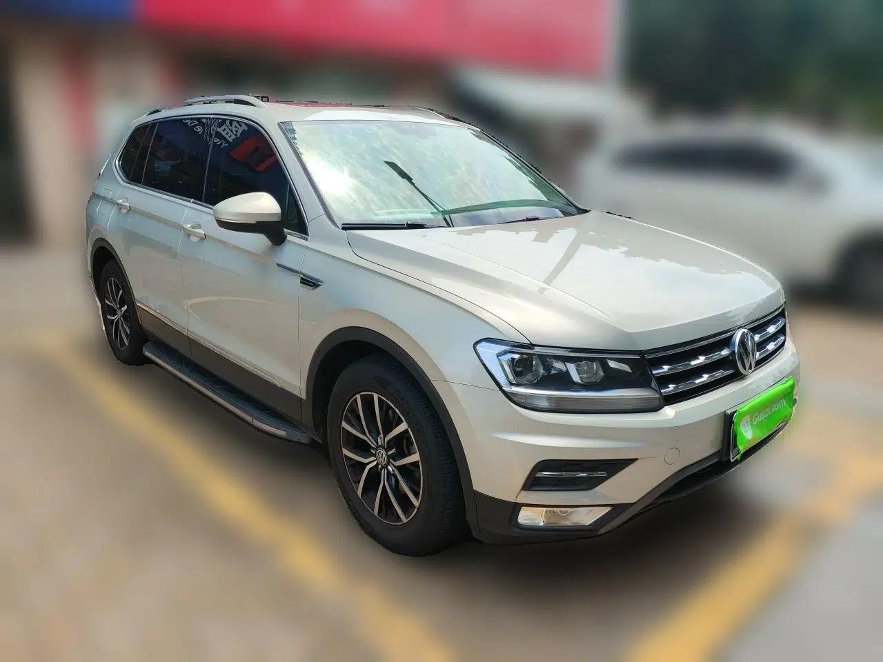 Volkswagen Tiguan L 2017 330TSI Automatic Two-Wheel Drive Luxury Edition — миниатюра 3