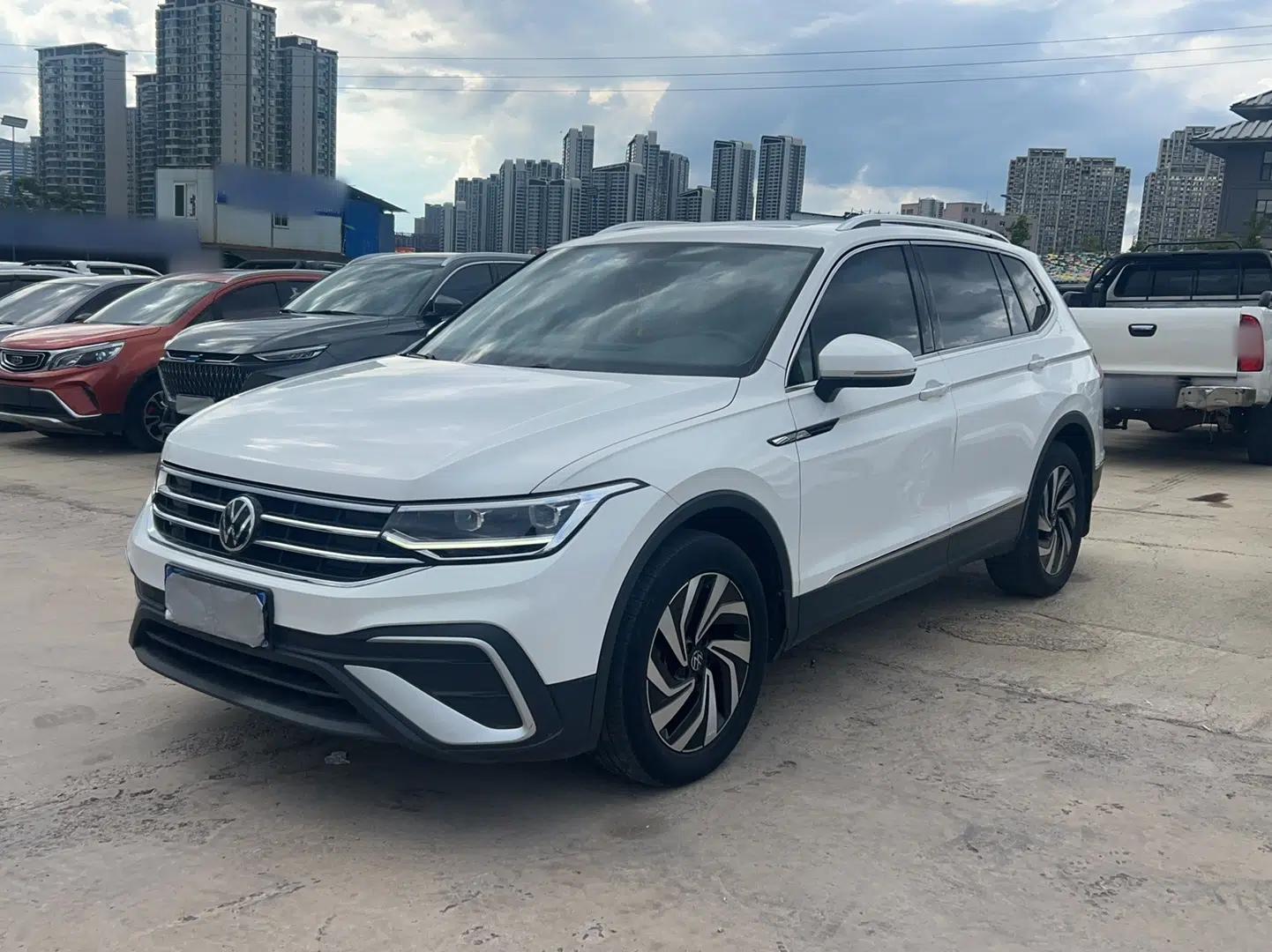 Volkswagen Tiguan L 2022 330TSI Automatic Two-Wheel Drive Smart Edition — миниатюра 1