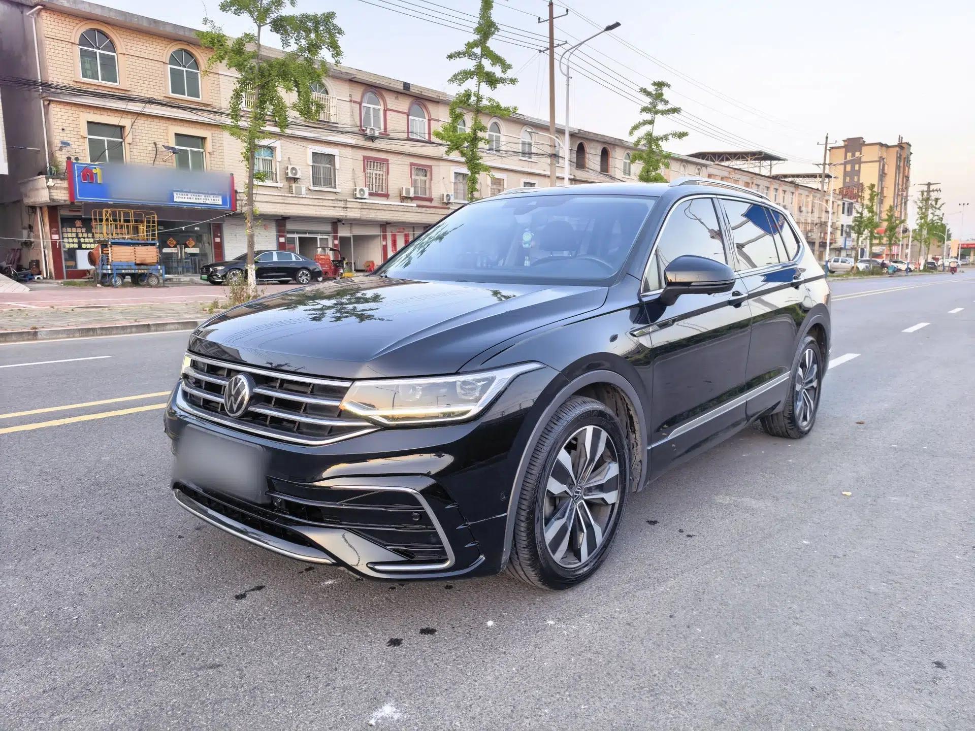 Volkswagen Tiguan L 2023 330TSI Automatic Two-Wheel Drive R-Line Enjoyment Edition — миниатюра 1