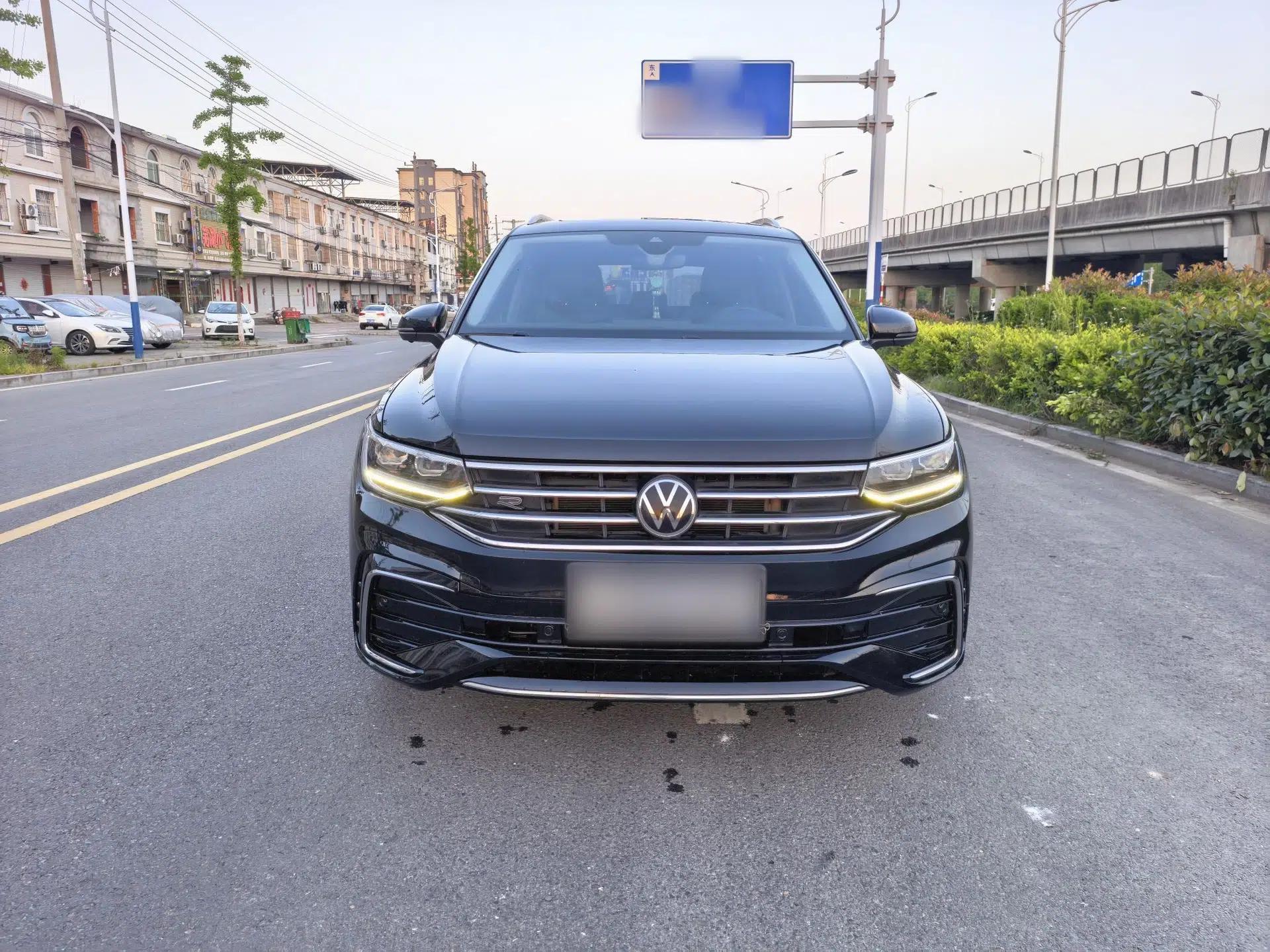 Volkswagen Tiguan L 2023 330TSI Automatic Two-Wheel Drive R-Line Enjoyment Edition — миниатюра 12