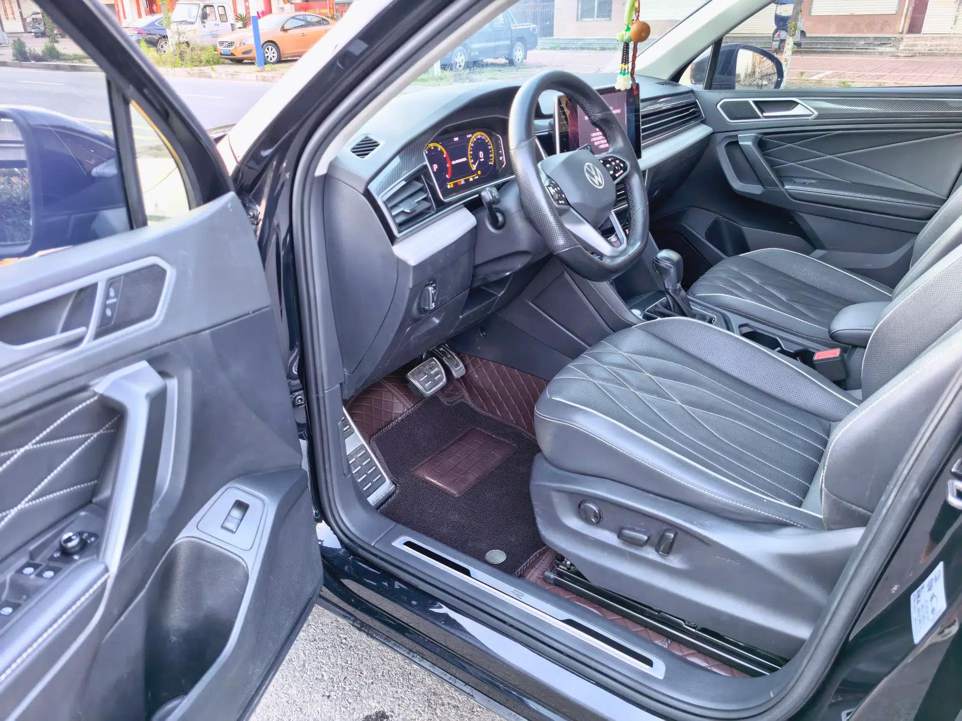 Volkswagen Tiguan L 2023 330TSI Automatic Two-Wheel Drive R-Line Enjoyment Edition — миниатюра 14