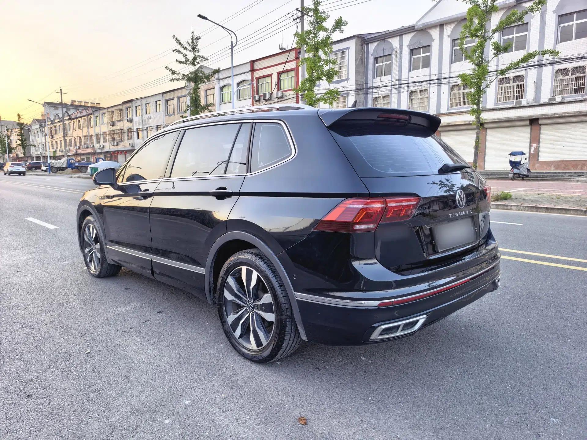 Volkswagen Tiguan L 2023 330TSI Automatic Two-Wheel Drive R-Line Enjoyment Edition — миниатюра 17