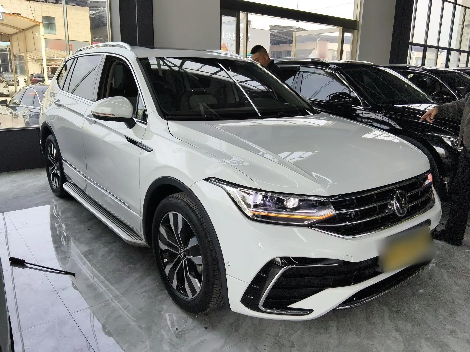 Volkswagen Tiguan L 2023 330TSI Automatic Two-Wheel Drive R-Line Enjoyment Edition — миниатюра 3