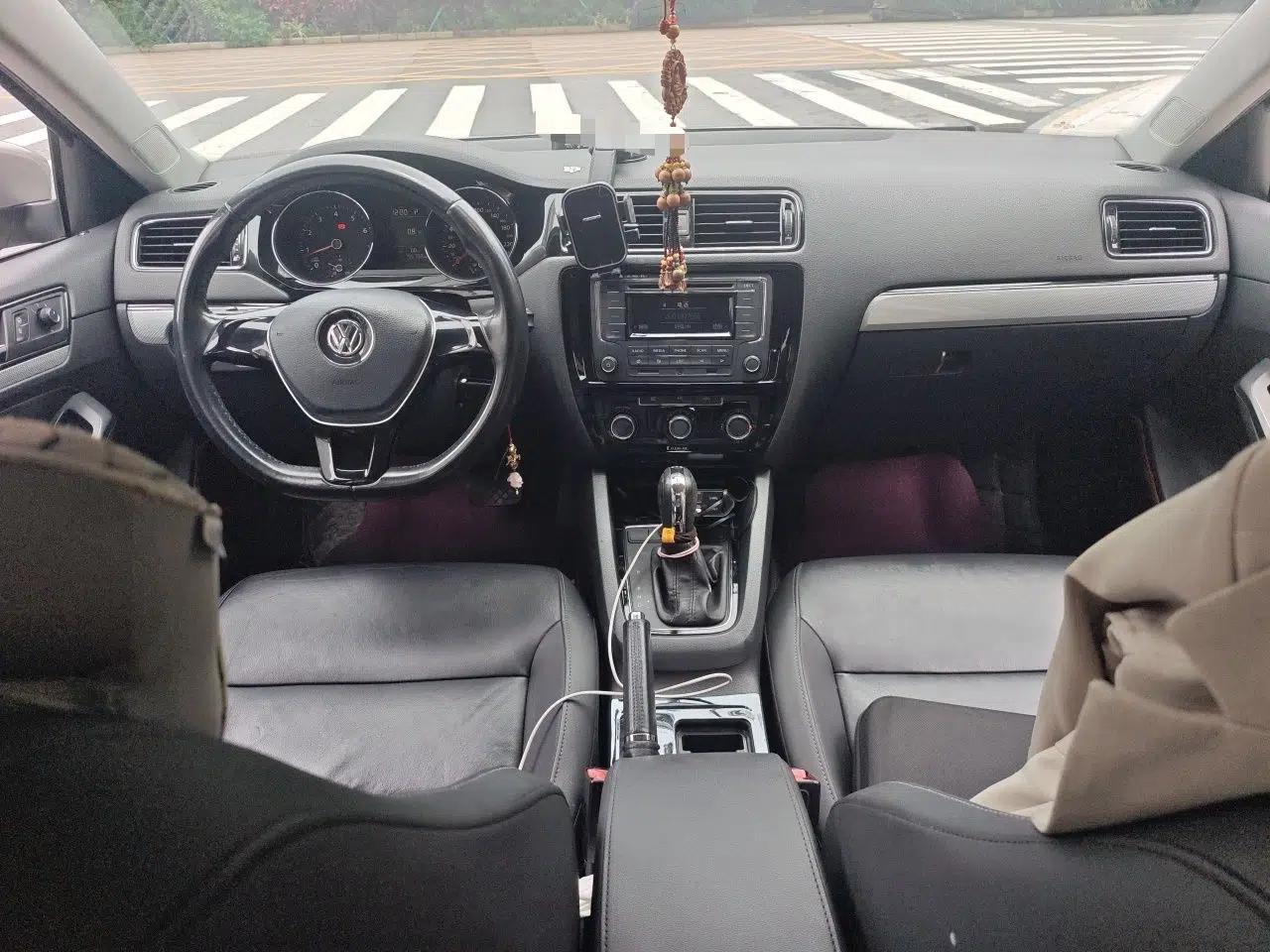 Volkswagen Sagitar 2015 230TSI Automatic Comfort Version — миниатюра 9