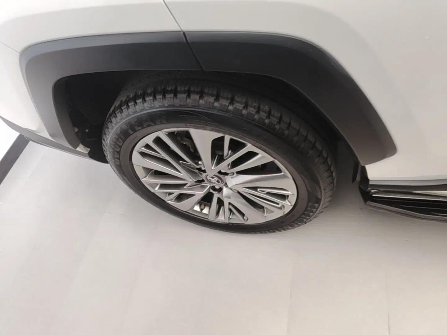 Toyota Wildlander 2020 2.0L CVT Two-Wheel Drive Prestige Edition — миниатюра 11