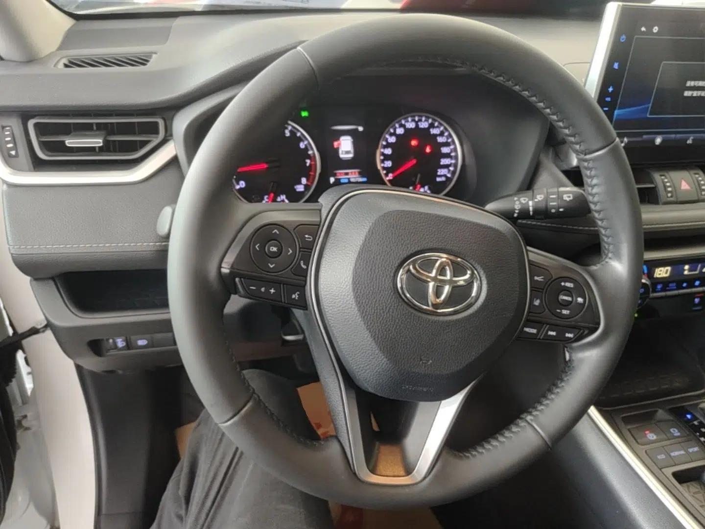 Toyota Wildlander 2020 2.0L CVT Two-Wheel Drive Prestige Edition — миниатюра 13