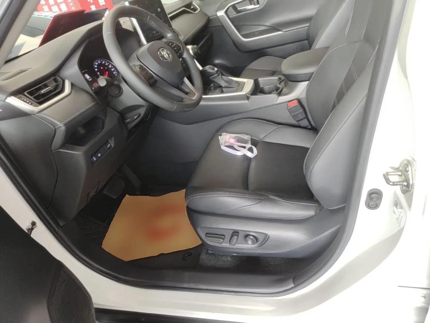 Toyota Wildlander 2020 2.0L CVT Two-Wheel Drive Prestige Edition — миниатюра 17