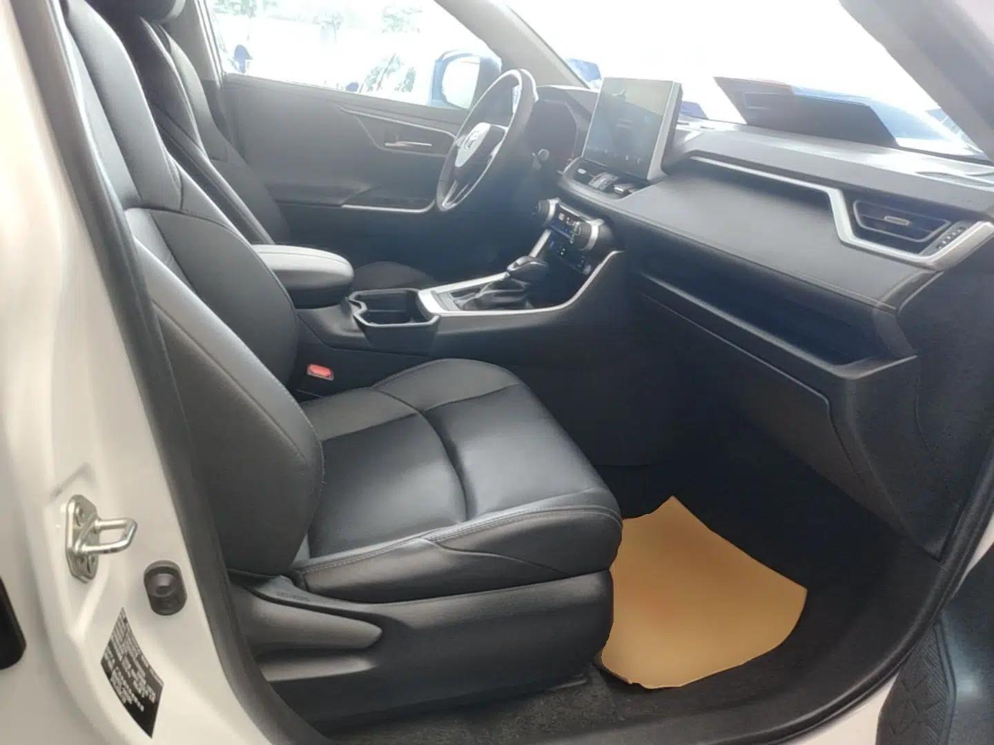 Toyota Wildlander 2020 2.0L CVT Two-Wheel Drive Prestige Edition — миниатюра 19