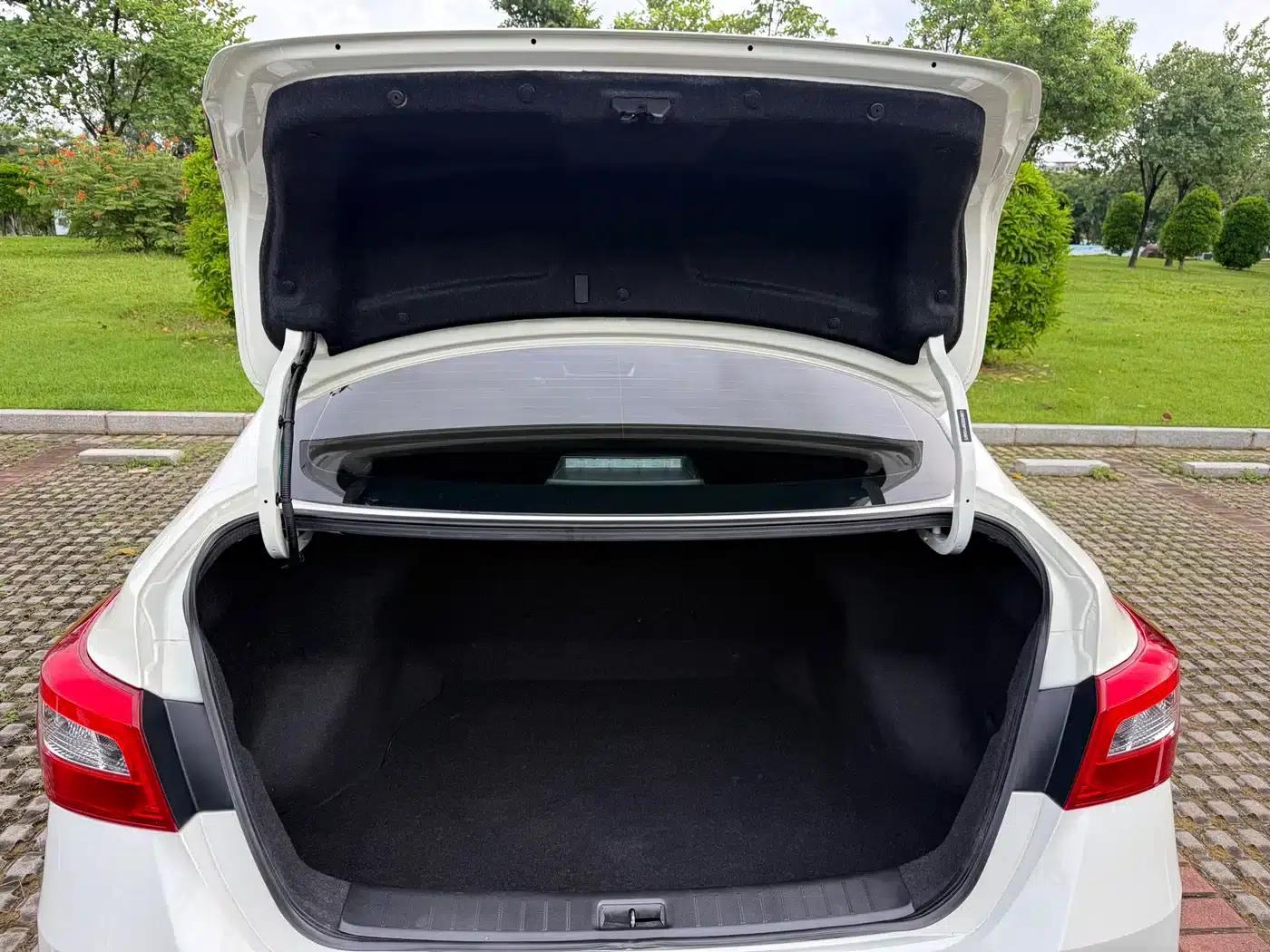 Nissan Sylphy 2022 Classic 1.6XE CVT Comfort Edition — миниатюра 34