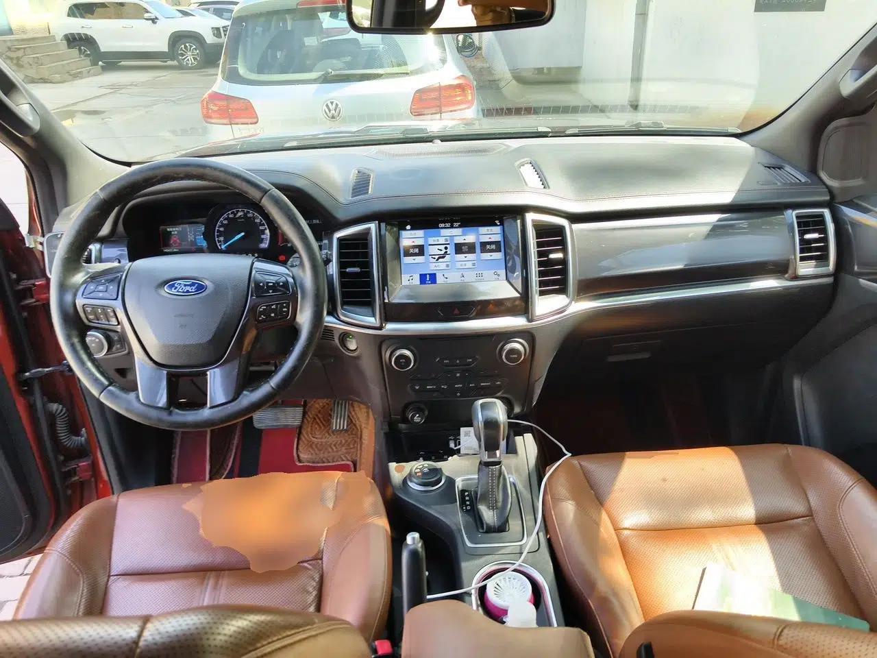 Ford Everest 2019 2.0T Gasoline Automatic 4x4 Flagship Edition 7 Seats — миниатюра 9