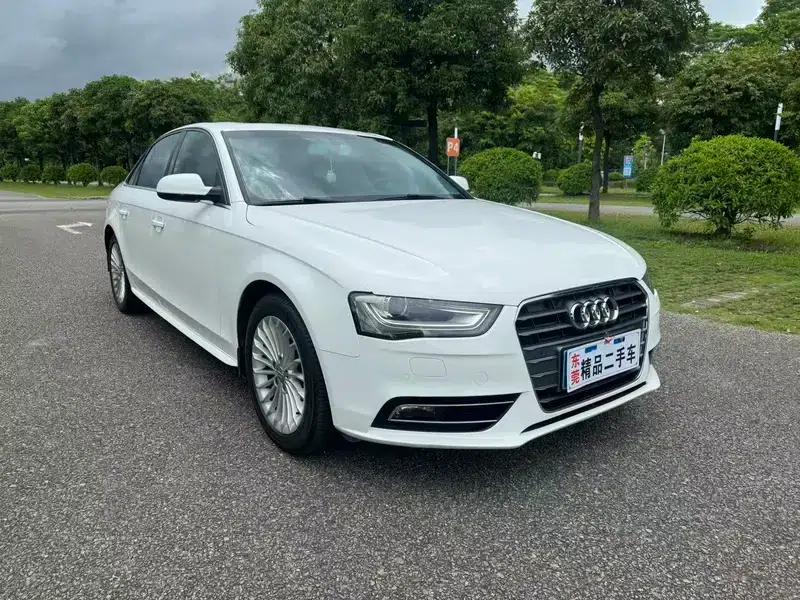 Audi A4L 2013 35 TFSI Automatic Standard Edition — миниатюра 3