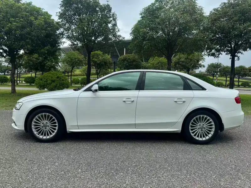 Audi A4L 2013 35 TFSI Automatic Standard Edition — миниатюра 4