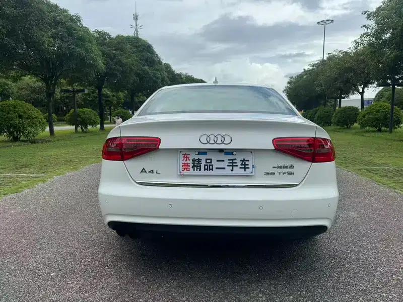 Audi A4L 2013 35 TFSI Automatic Standard Edition — миниатюра 6