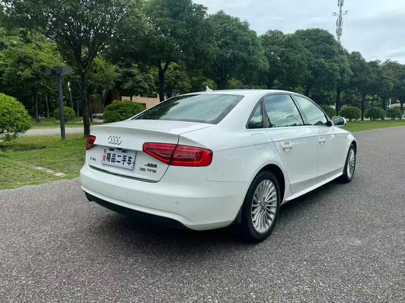 Audi A4L 2013 35 TFSI Automatic Standard Edition — миниатюра 7