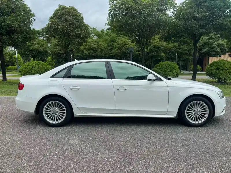 Audi A4L 2013 35 TFSI Automatic Standard Edition — миниатюра 8