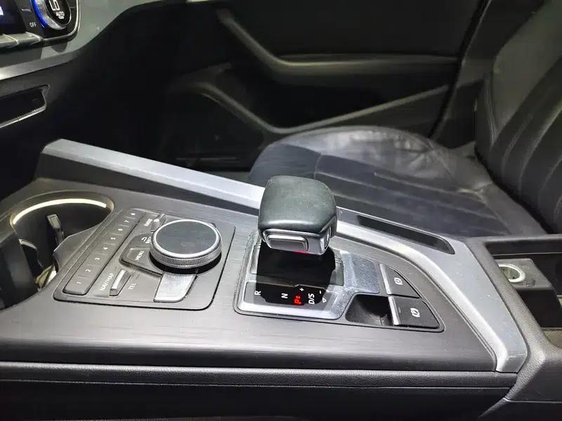 Audi A4L 2018 30th Anniversary Edition 40 TFSI Fashion Model — миниатюра 8