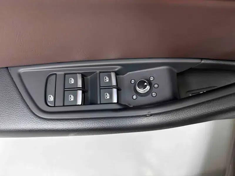 Audi A4L 2018 30th Anniversary Edition 40 TFSI Progressive — миниатюра 37