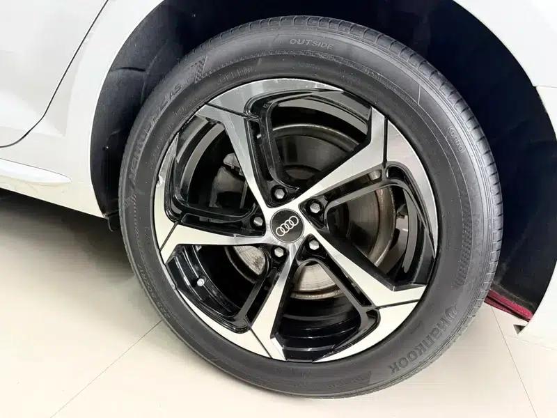Audi A4L 2018 30th Anniversary Edition 40 TFSI Progressive — миниатюра 6