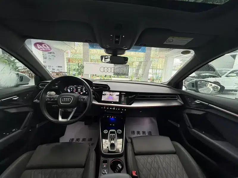 Audi A3 2025 Sportback 35 TFSI Flying Spur Luxury Edition + Luxury Package — миниатюра 11
