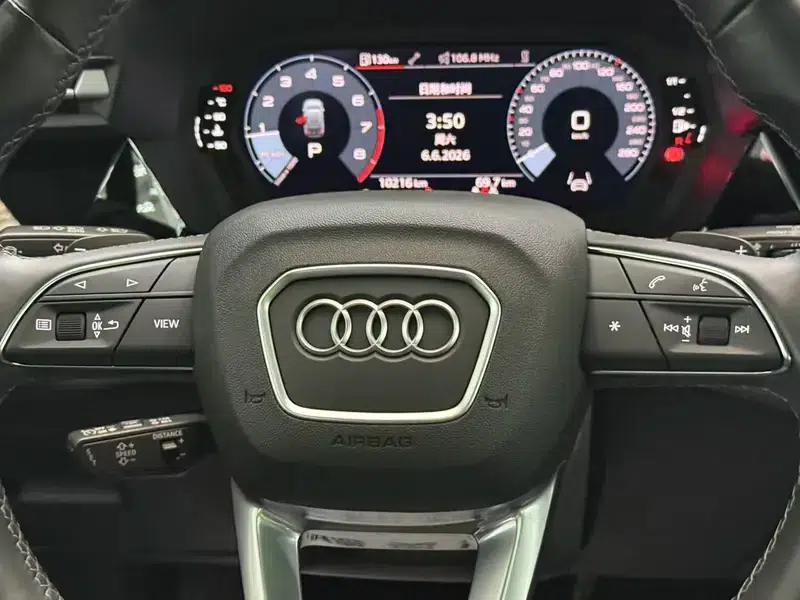Audi A3 2025 Sportback 35 TFSI Flying Spur Luxury Edition + Luxury Package — миниатюра 13