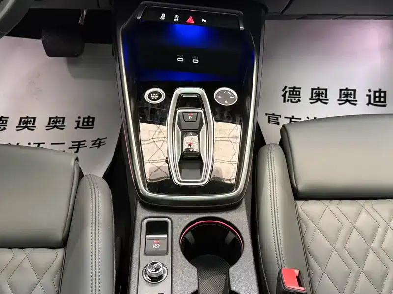 Audi A3 2025 Sportback 35 TFSI Flying Spur Luxury Edition + Luxury Package — миниатюра 15