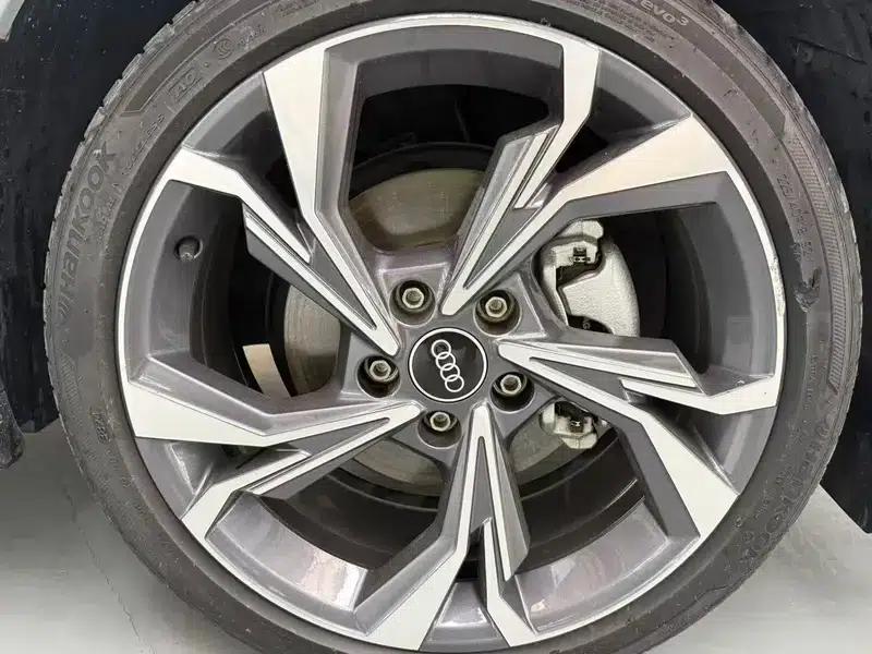 Audi A3 2025 Sportback 35 TFSI Flying Spur Luxury Edition + Luxury Package — миниатюра 18