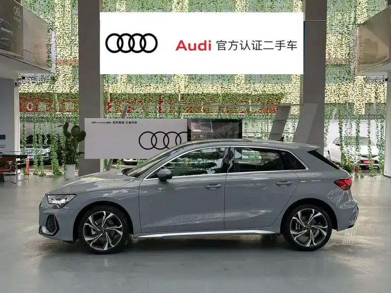 Audi A3 2025 Sportback 35 TFSI Flying Spur Luxury Edition + Luxury Package — миниатюра 3