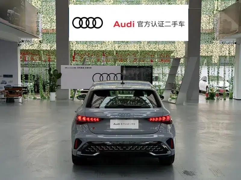 Audi A3 2025 Sportback 35 TFSI Flying Spur Luxury Edition + Luxury Package — миниатюра 4