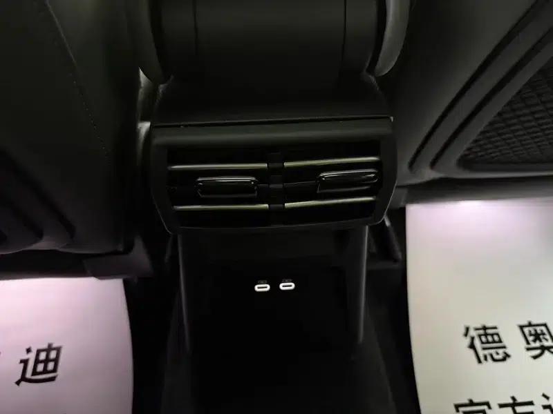 Audi A3 2025 Sportback 35 TFSI Flying Spur Luxury Edition + Luxury Package — миниатюра 9
