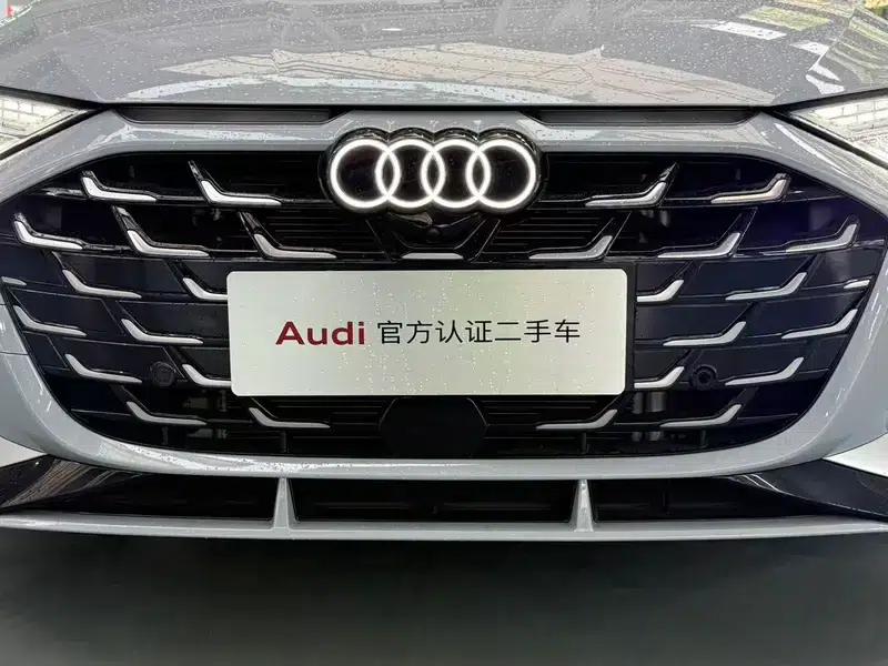 Audi A3 2025 Sportback 35 TFSI Flying Spur Luxury Edition + Luxury Package — миниатюра 10