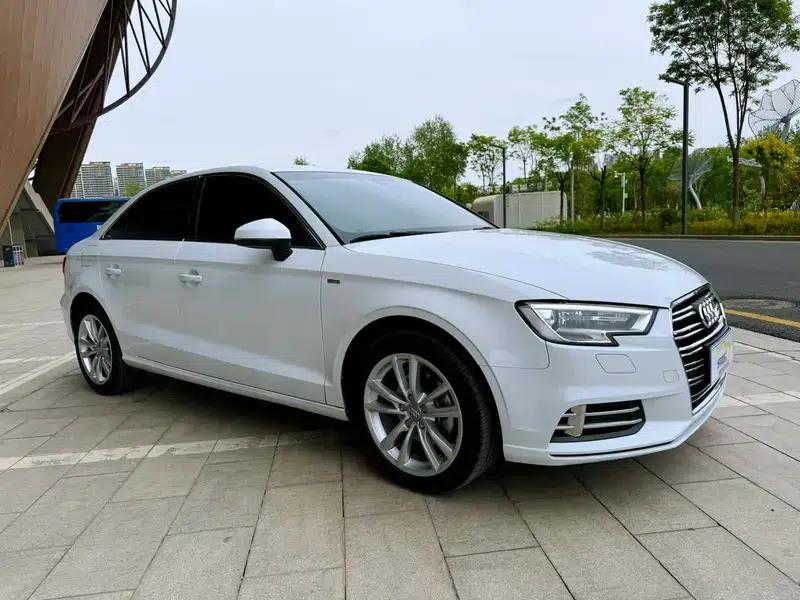 Audi A3 2017 Limousine 35 TFSI Progressive — миниатюра 3