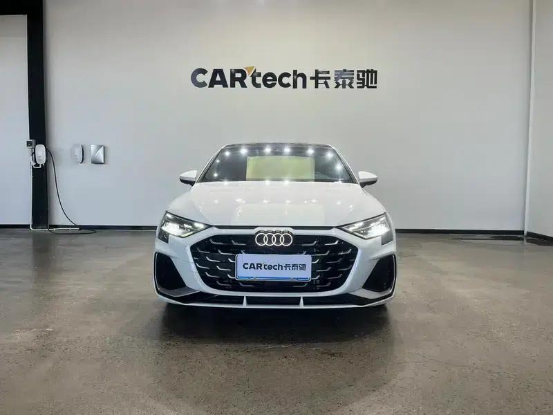 Audi A3 2025 Sportback 35 TFSI Flying Spur Luxury Edition — миниатюра 2