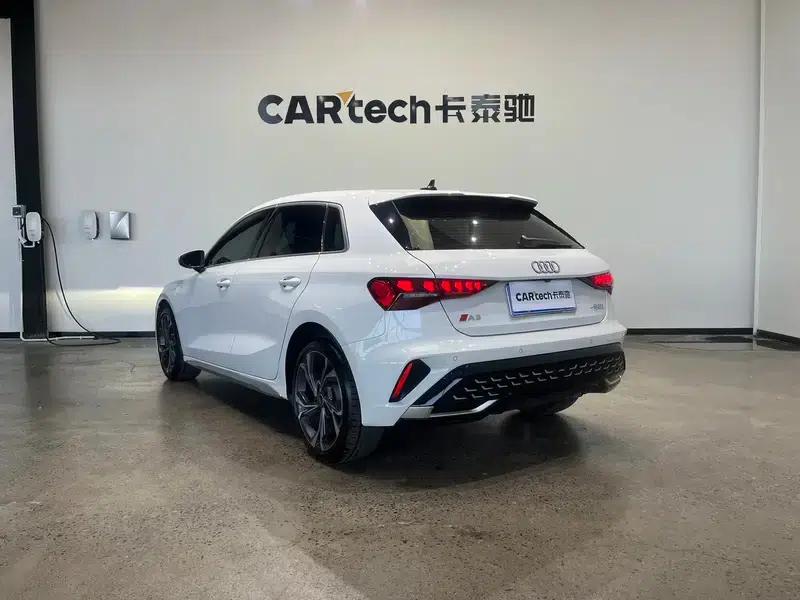 Audi A3 2025 Sportback 35 TFSI Flying Spur Luxury Edition — миниатюра 4