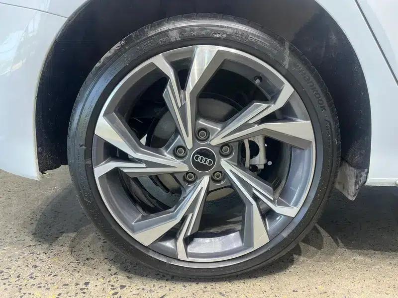 Audi A3 2025 Sportback 35 TFSI Flying Spur Luxury Edition — миниатюра 8