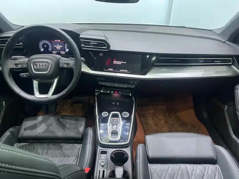 Audi A3 2025 Sportback 35 TFSI Flying Spur Luxury Edition — миниатюра 9