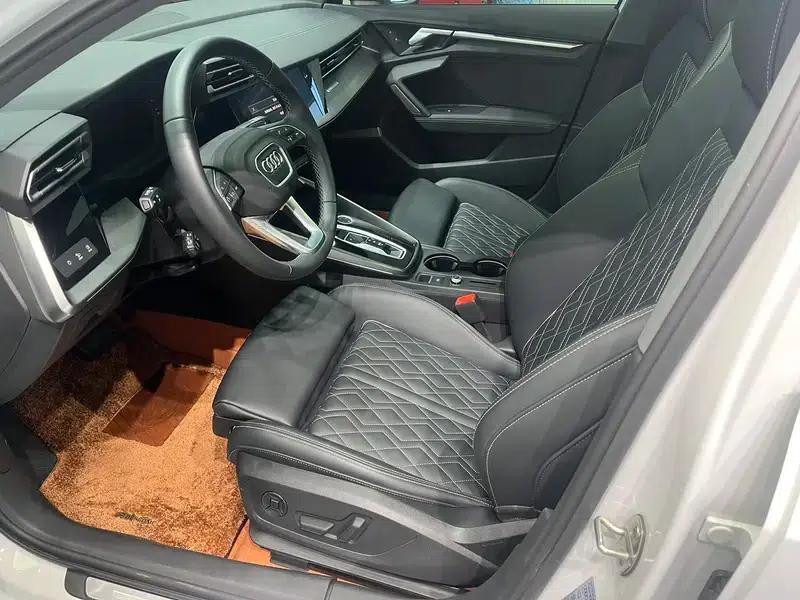 Audi A3 2025 Sportback 35 TFSI Flying Spur Luxury Edition — миниатюра 10