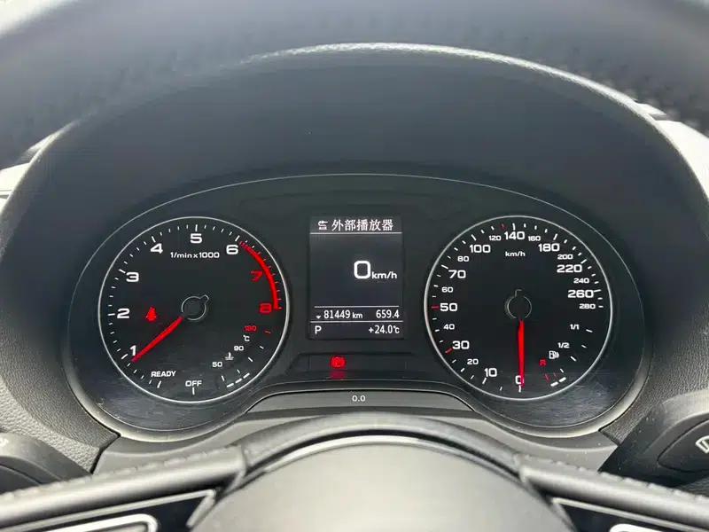 Audi A3 2018 30th Anniversary Edition Limousine 35 TFSI Fashion Model — миниатюра 13