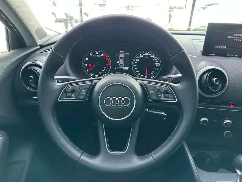 Audi A3 2018 30th Anniversary Edition Limousine 35 TFSI Fashion Model — миниатюра 12