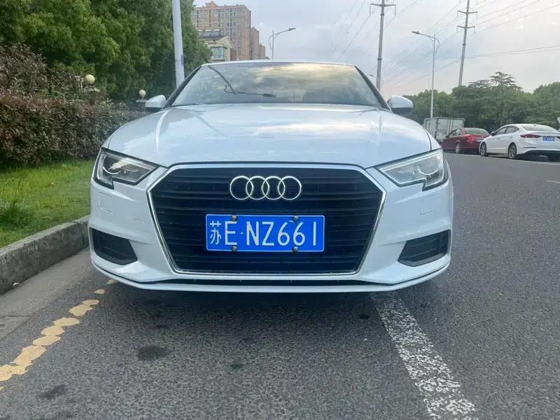 Audi A3 2018 30th Anniversary Edition Limousine 35 TFSI Progressive — миниатюра 2