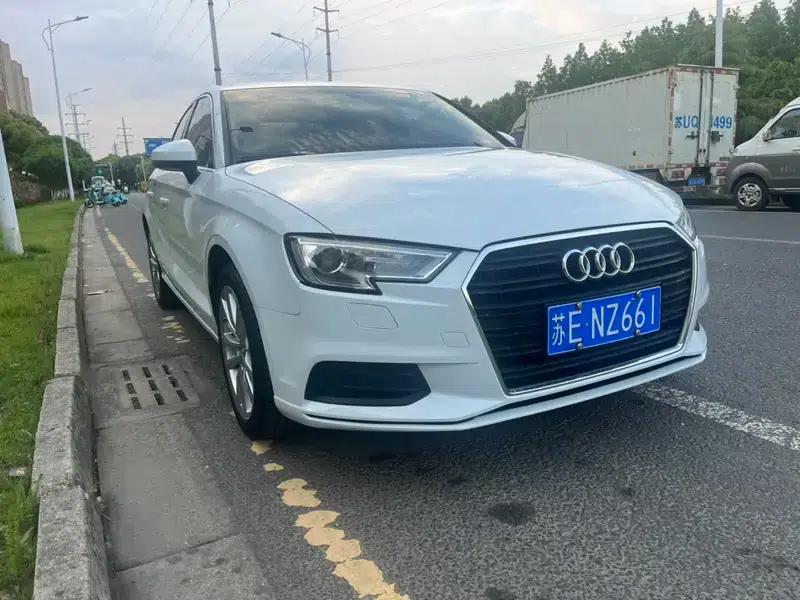 Audi A3 2018 30th Anniversary Edition Limousine 35 TFSI Progressive — миниатюра 3