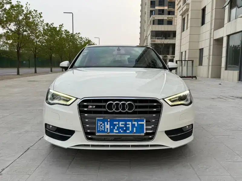 Audi A3 2014 Sportback 35 TFSI Automatic Comfort — миниатюра 2