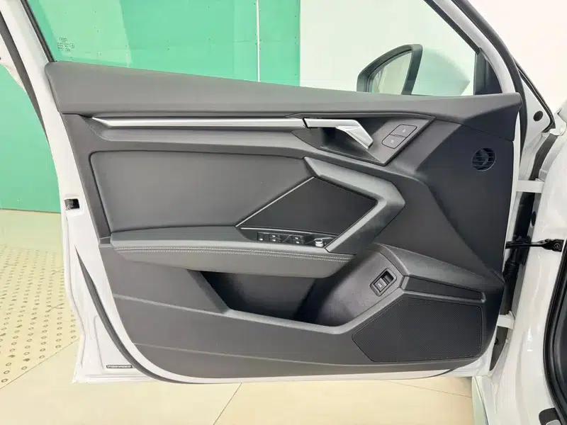 Audi A3 2023 Facelift Sportback 35 TFSI Fashion Sporty Model — миниатюра 8