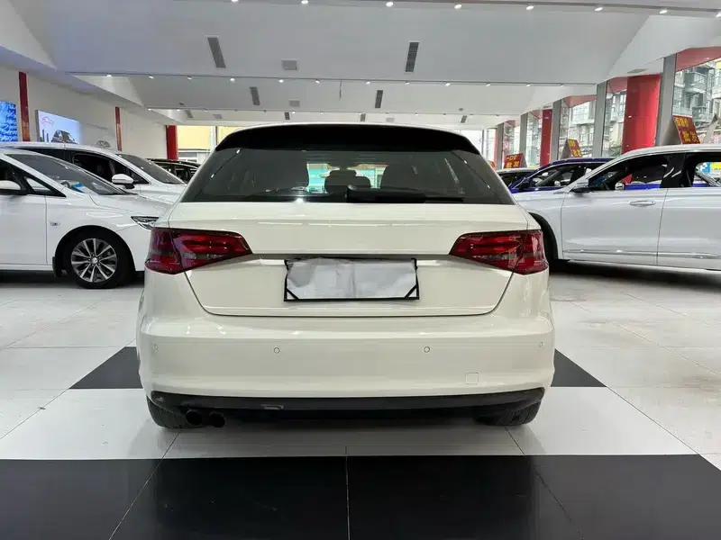 Audi A3 2014 Sportback 35 TFSI Automatic Entry-Level Model — миниатюра 5
