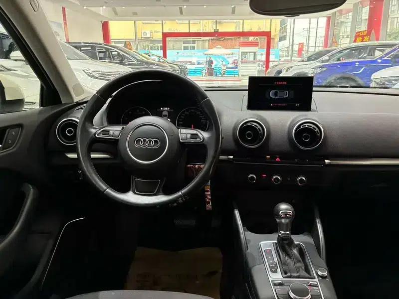 Audi A3 2014 Sportback 35 TFSI Automatic Entry-Level Model — миниатюра 9