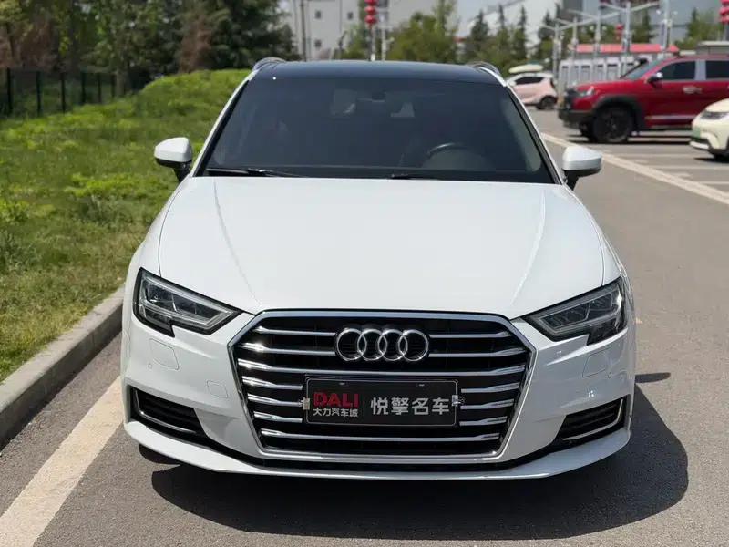 Audi A3 2018 30th Anniversary Edition Sportback 35 TFSI Fashion Edition — миниатюра 2